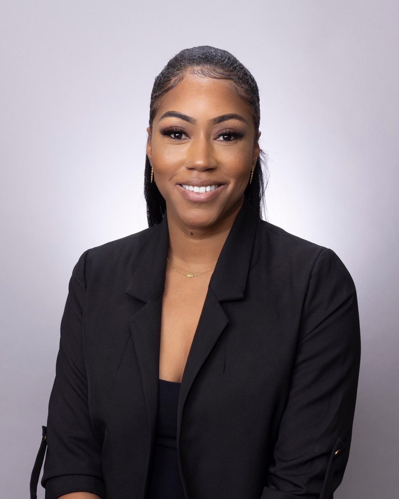 Serratia Hawkins - Billing Assistant y Legal Operations